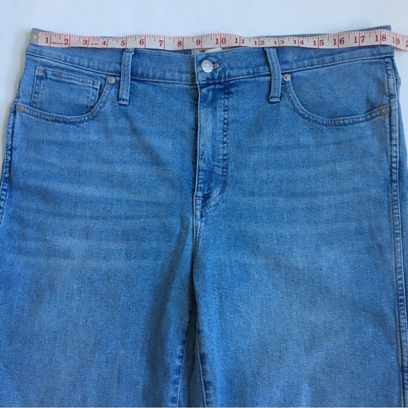 Madewell 11” High Rise Flare Jeans Knee Rip Edition in Eversfield Wash Size 33P - Picture 11 of 17